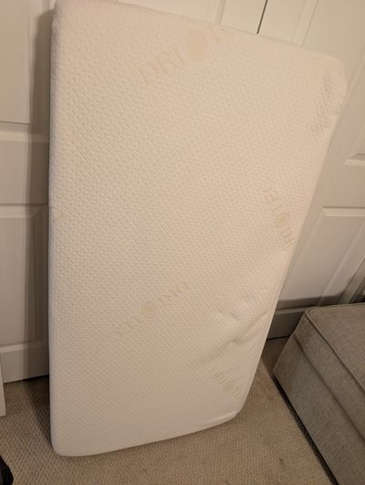 Graco crib mattress with drytec pad Graco crib mattress with drytec pad