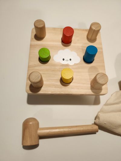 Amazon Basics Wooden peg pounding hammer toy brand new