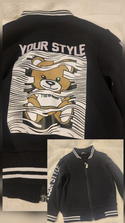 Black fleece jacket Black fleece jacket. Bear in the back 5T/5