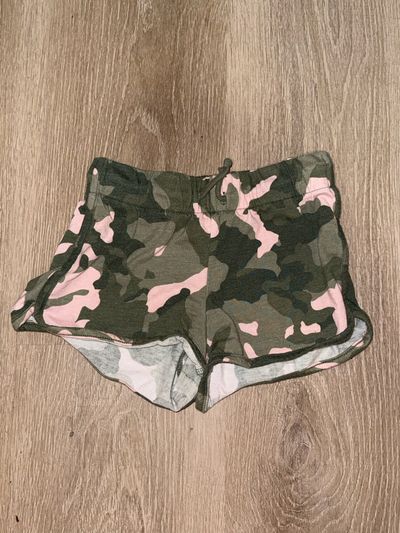 Old Navy - Girls medium/8 Pink and green camo shorts 7-8