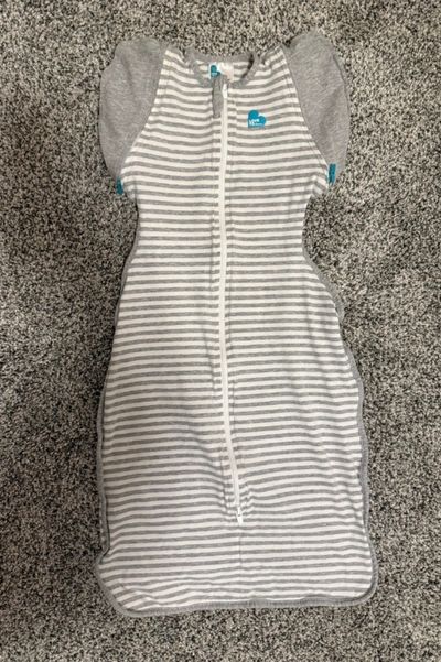 Love to dream Arms up transition swaddle. 19-24 lbs max 30 inch height 6-9 Months