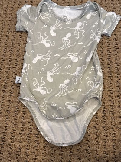 Like new skyehi designer brand retail $20 made in Bali grey octopus onesie so soft 6-12 Months