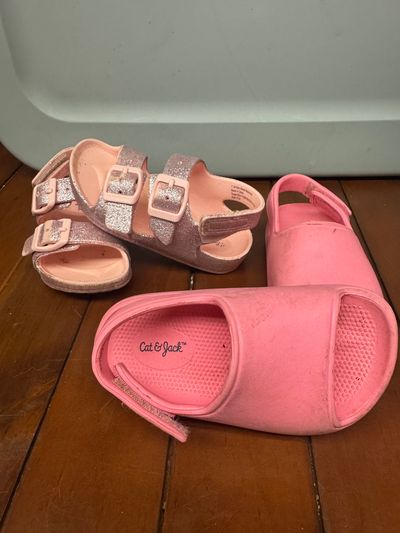 2 Pairs of Cat & Jack girls sandals. Size 7 2 Pairs of Cat & Jack girls sandals. Size 7 7 (Lil' Kid)