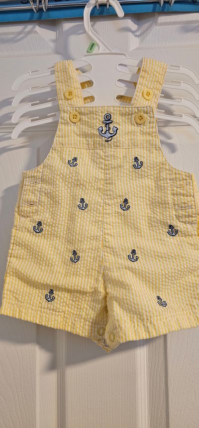 N/A Like new Boys overalls short, adjustable straps, relaxed fit 3 Months