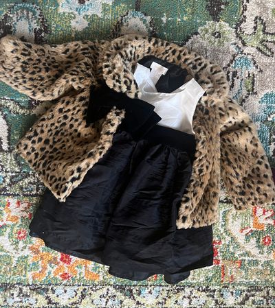 Savannah dress and jacket combo Faux fur leopard print coat over white and black dress 2T