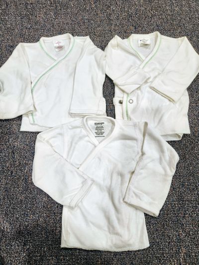 Multiple 6m wrap shirts, NICU approved 3-6 Months