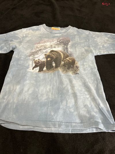 The mountain Light blue tie-dye shirt with grizzly bears 14-16