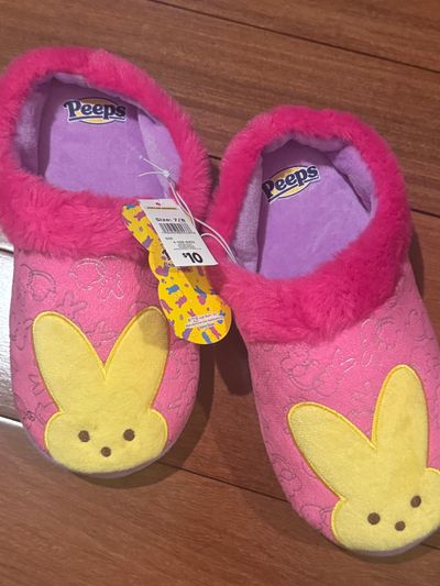 Brand new size 7/8 peeps slippers  7 (Adult)