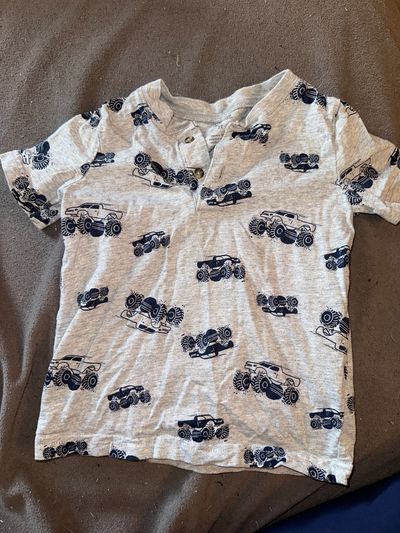 Simple Joys by Carters Grey short sleeve shirt with design 2T