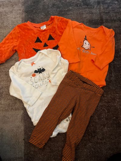 Halloween bundle size 6m Leggings, long sleeves and sweater 6 Months