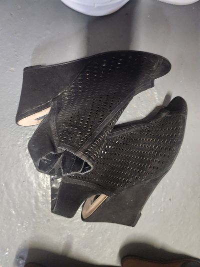 Inc Wedge black sandal 7-1/2 (Adult)