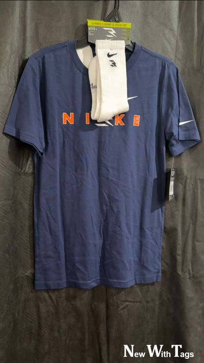 NIKE SIZE LG 12-13 BOYS BLUE SHIRT WITH SOCKS 10-12