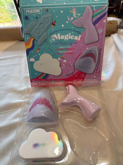 NEW bath bomb set Space ship one is missing