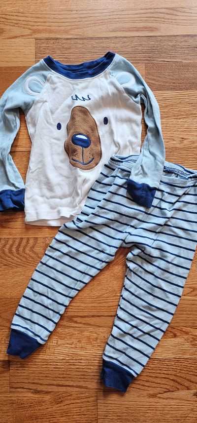 Carter's Excellent condition cute Polar Bear graphic snug fit PJ 2T