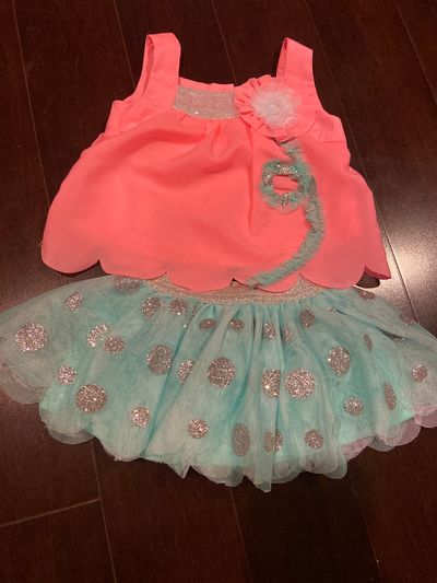 Little lass Adorable two piece outfit. 3-6 Months
