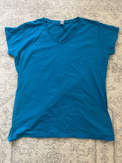 Gildan V Neck Tshirt Teal EUC Women's - XL