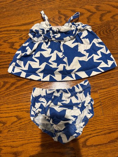 Hana Andersson Blue star 2 piece outfit 12-18 Months