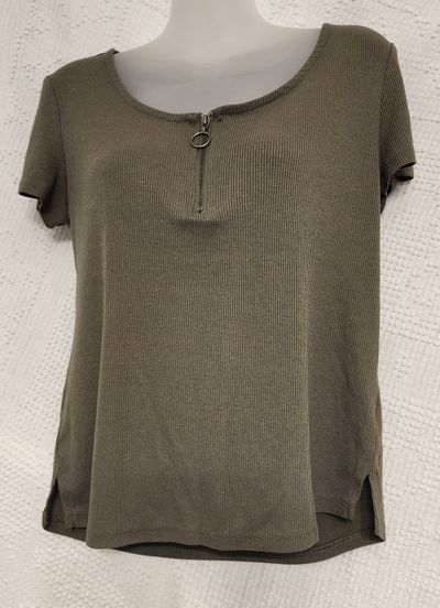 PINK REPUBLIC Green olive top Women's - M