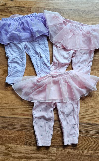 Carter's Like new baby girls tutu leggings 3-6 Months