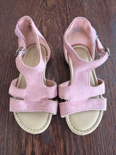 Old navy pink suede sandals  7 (Toddler)