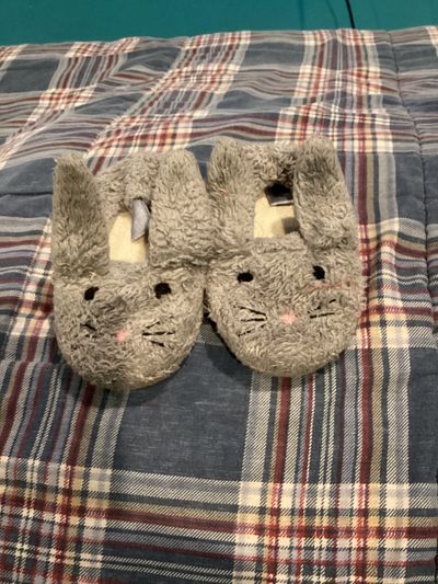 NA Bunny slippers 5-1/2 (Toddler)