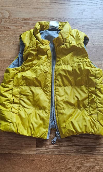 Uniqlo Like new18-24M bomber vest with lightweight insulated filling 2T