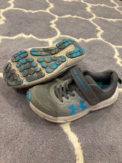 Under Armour 10 Gray and teal blue Velcro strap sneakers 12-1/2 (Lil' Kid)