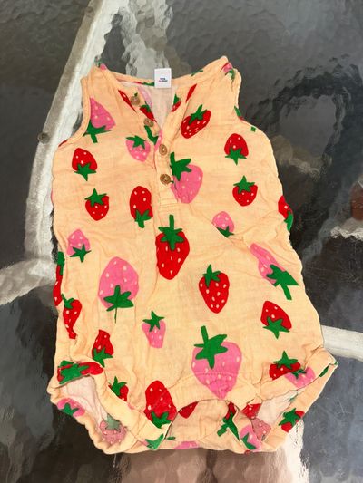 Old Navy peach/strawberry jumper 12-18 Months