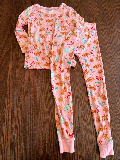 Old navy Christmas pjs  6T/6