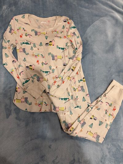 Old navy pajama set Top is a small, bottoms are a medium Women's - S