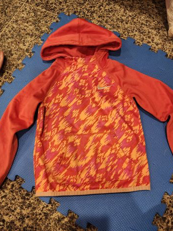 Nike Dry Fit red and orange patterned pullover hoodie. 5T/5