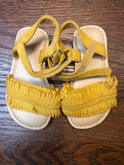 Old navy sandals  5 (Toddler)