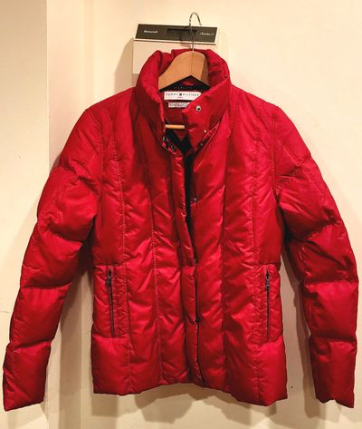 Tommy Hilfiger quilted down puffer jacket This is a red Tommy Hilfiger quilted down puffer jacket featuring Women's - S