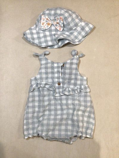Nicole Miller bubble romper w matching hat Grey gingham 3-6 Months