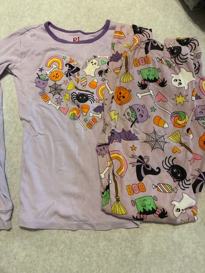 Childrens place long sleeve Halloween pjs Size 11 purple 10-12