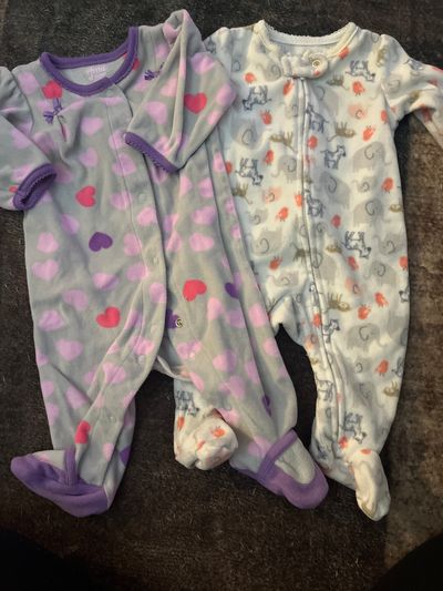 Carters fleece pajamas size 0-3m Zoo animals and hearts 0-3 Months