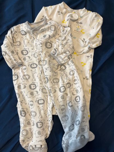 Carters and little me 6 months sleep and play 2 pcs safari animals and clouds 3-6 Months