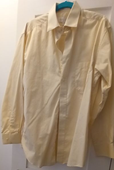 Marquis Men's Collared Dress shirt Size 15 and a half, 32-33, cotton and polyester Men's - L