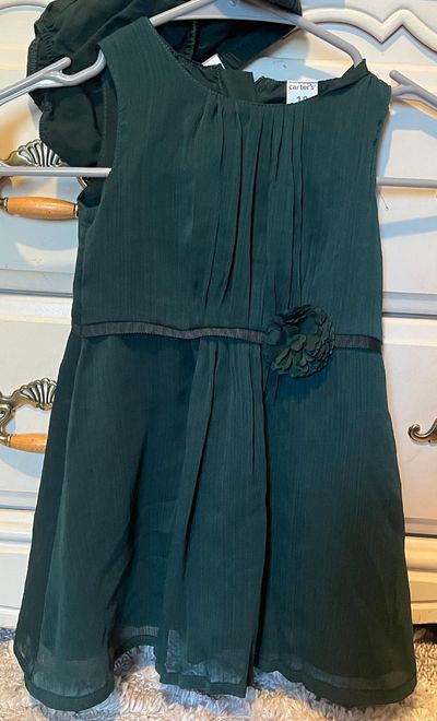 Carter's hunter green chiffon dress w/ bow detail Size 18 months. 2 pieces. Excellent condition. SFPF home 18 Months