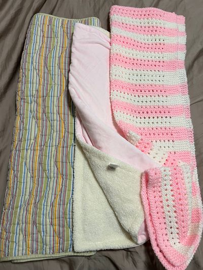 Different brands 3 different blankets , very clean
