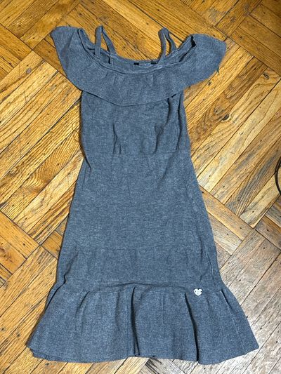 Girls Bebe gray off shoulder dress sz 6 Tag cut out 6T/6