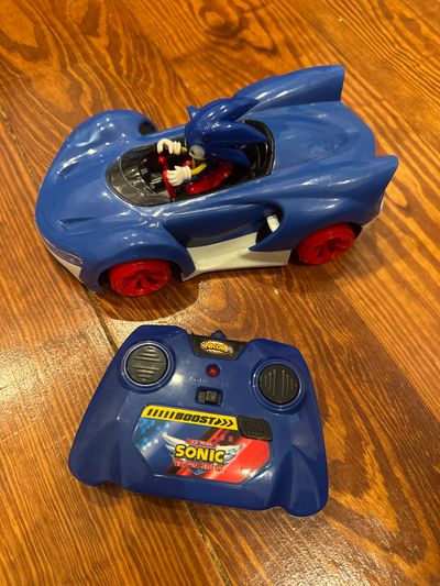 Sonic the hedgehog RC car with remote works great