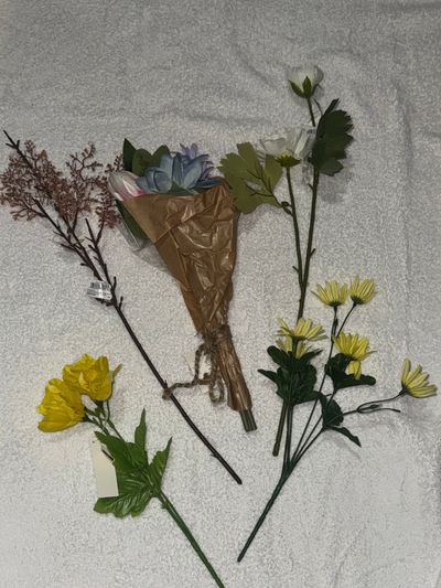 Bundle of fake flowers Bundle of fake flowers