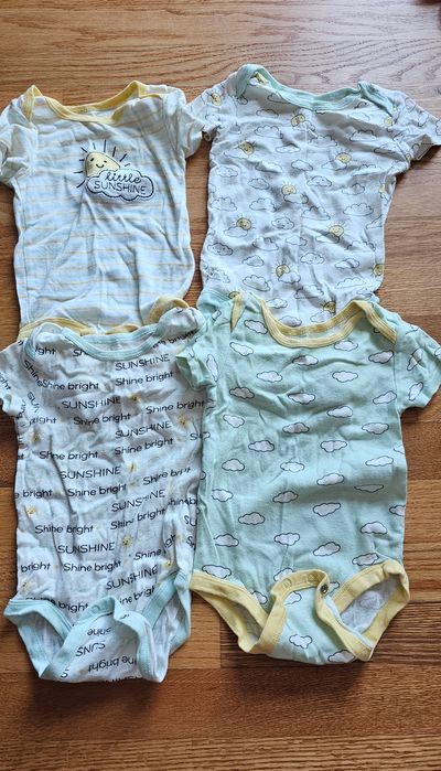 Koala Baby Like new boys 9-12M bodysuit set feature cute graphic 9-12 Months