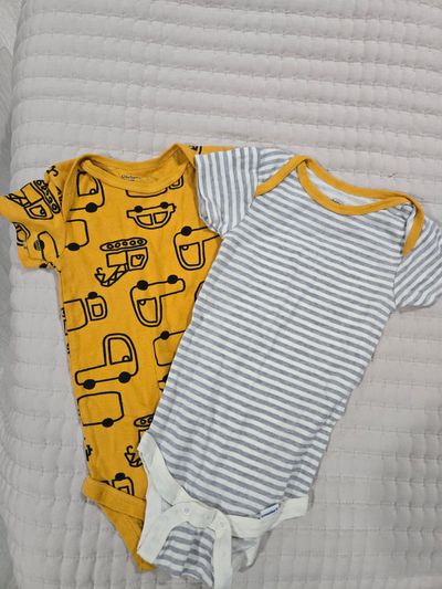 Gerber Outfit of 2 pack onsie set 6-9 Months