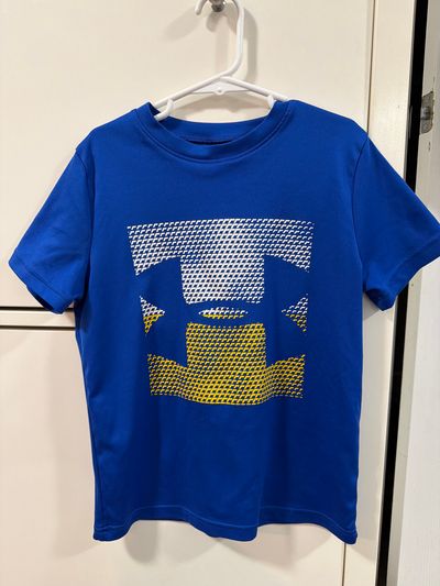 Under armor Soft shirt 10-12