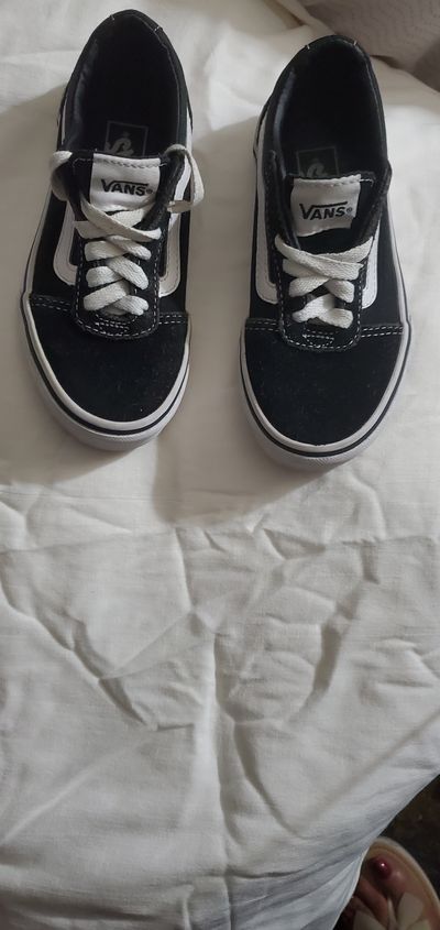 Vans Black with white stripe 10 (Lil' Kid)