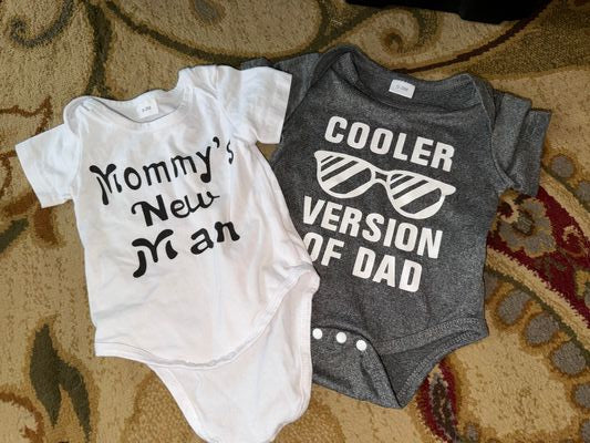 Onesies Set of 2 graphic onesies 0-3 Months