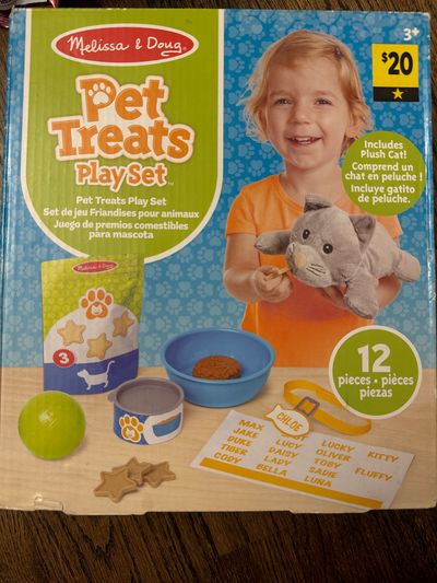 Brand new Melissa and Doug pet treats play set 12 piece set retail $20