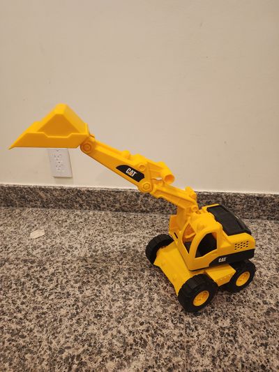 Cat Tough Rigs Construction 15" Cat Tough Rigs Construction 15" Toy Excavator , Yellow